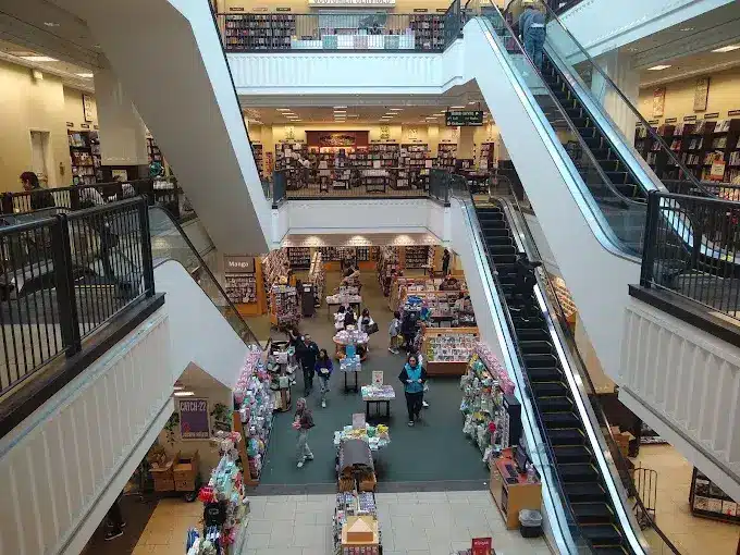 Shopping mall